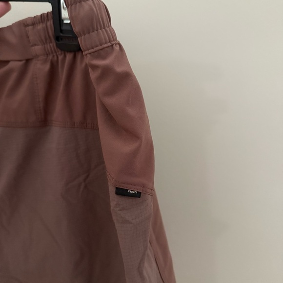 Vuori Men’s Course Run Shorts in Terracotta Dusty Red Drawstring - Picture 13 of 14